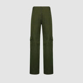 Cargohose mit aufgemaltem Taschenaufnäher-Design